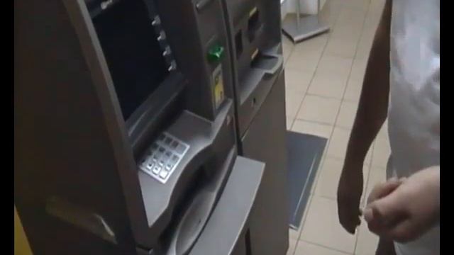 Как я вывожу деньги с банкомата.flv смотреть онлайн