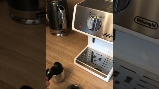 Кофеварка рожковая DeLonghi ECP33.21.W смотреть онлайн