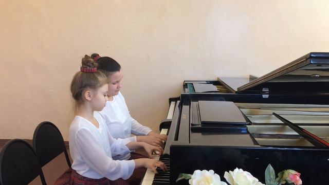 Ю. Весняк "Карлсон" исп. Я. Гайнутдинова - 12 лет, А. Гайнуллина - 13 лет смотреть онлайн