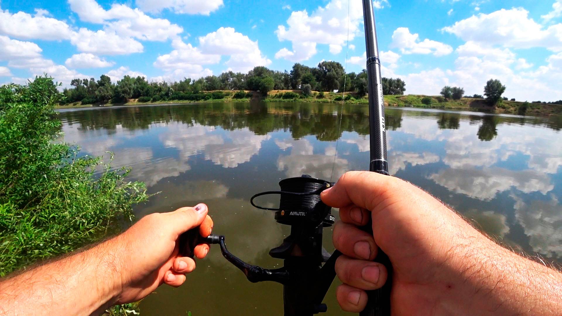 САЗАН СДЕРГИВАЛА УДИЛИЩА СО СТОЕК! ЗА 5 МИНУТ ПОЙМАЛ 3 САЗАНА! РЫБАЛКА В АСТРАХАНИ!