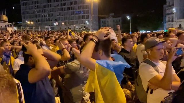 Победа Украины над Шведами 2:1! Евро 2020, фан-зона На Гулливере смотреть онлайн