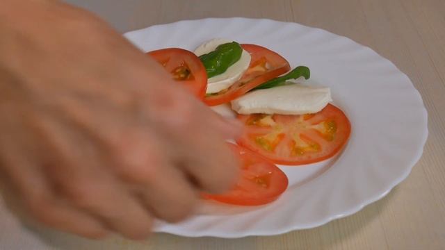 ВКУС ИТАЛИИ! Салат Капрезе | Caprese Salad смотреть онлайн