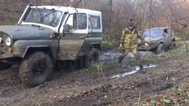 НИВА против УАЗа! Что лучше и надёжнее на бездорожье?/RUSSİAN 4X4 смотреть онлайн