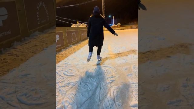 Мастер-класс КАК ТОРМОЗИТЬ НА ФИГУРНЫХ КОНЬКАХ смотреть онлайн