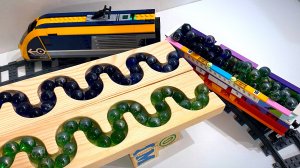 Гонки шариков марблс и погрузка в LEGO поезд, лего-фигурки Майнкрафт/ АСМР - ASMR  Marble Run Race