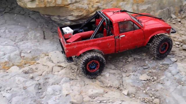 RC Rock Crawling In The Creek At Night | Traxxas TRX4 Axial SCX10 RC4WD RC Car Lights