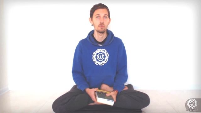 Видеоблог "Йога по-взрослому": Важность чтения первоисточников о йоге. смотреть онлайн