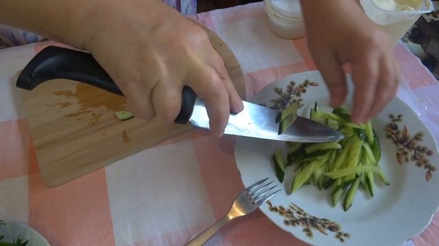 Салат из огурцов!(со сметаной) смотреть онлайн
