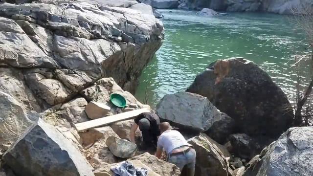 Prospecting for GOLD "in caves, rolling boulders , in moss" which one paid off? S.2 episode 13 смотреть онлайн