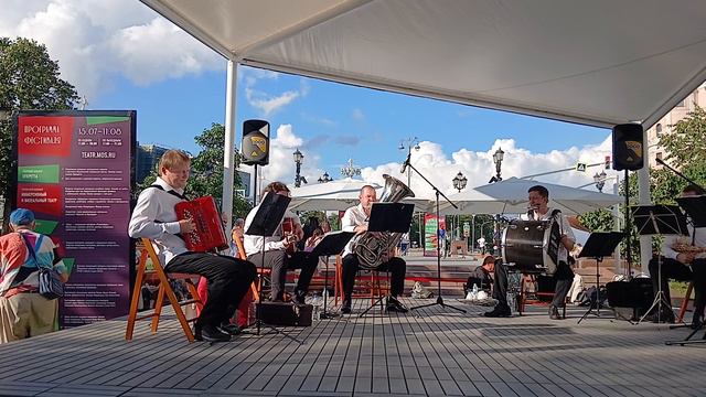 Выступление оркестра Ленинского Комсомола на Театральном фестивале в Москве. смотреть онлайн