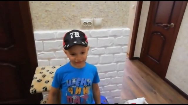 Доброе дело Даньки собрал игрушки и отнес ребятам на площадку #доброедело #делайдобро #словопацана смотреть онлайн