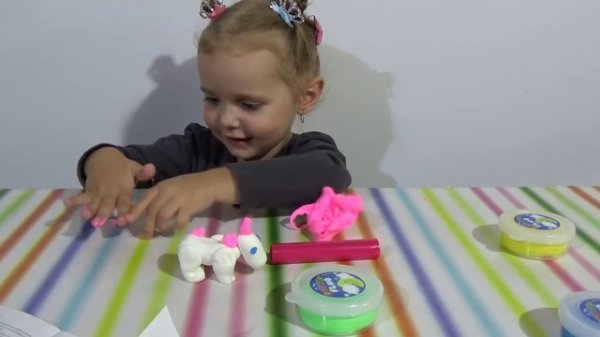 Лепим единорога и привидение из светящегося пластилина modeling with fluo patare