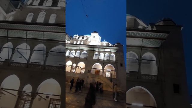 Вечерняя служба в Мечети 