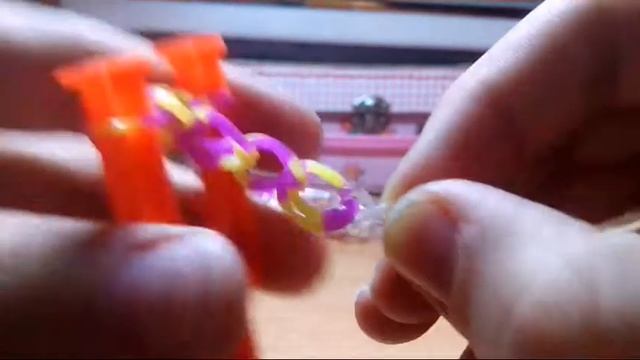 ПЛЕТЁМ ИЗ РЕЗИНОК Rainbow loom Цепь смотреть онлайн