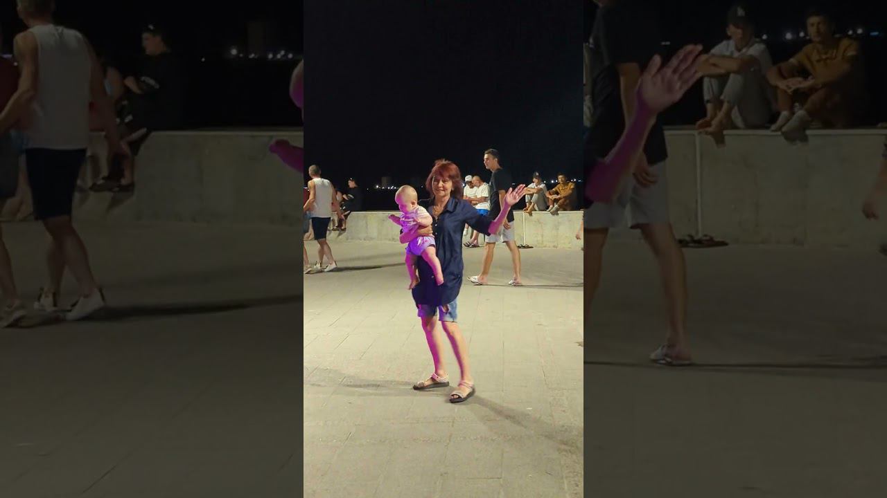 Ночная жизнь на курорте. Набережная Терешковой #евпатория #море #travel #shorts смотреть онлайн