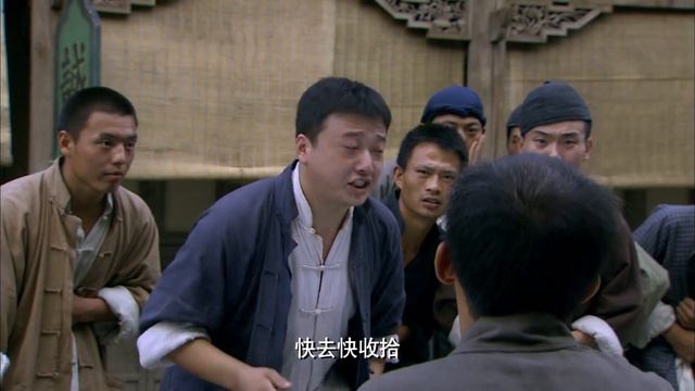 惡霸當街欺負村姑，壯漢看不過眼，霸氣出手打到他們跪地求饒 ⚔️ 抗日#中国电视剧 #功夫 #抗战#战争 剧名# смотреть онлайн