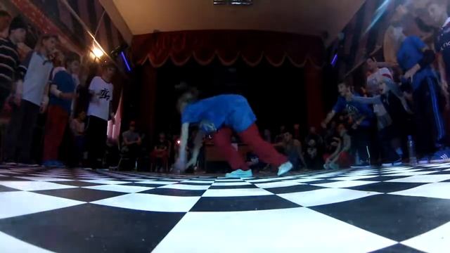 ЯШИНА КРИСТИНА (DOMINANT CREW) VS ЁЖ (BIONIK KIDS) | РЕАКЦИЯ 2014 | 1/2 ФИНАЛА | ГОРКИ-10 смотреть онлайн