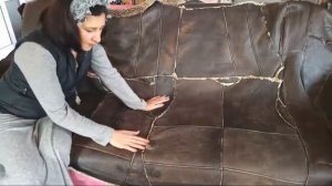 Покрывало из старых дубленок и курток.