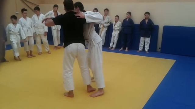 Подготовка к броску через бедро смотреть онлайн