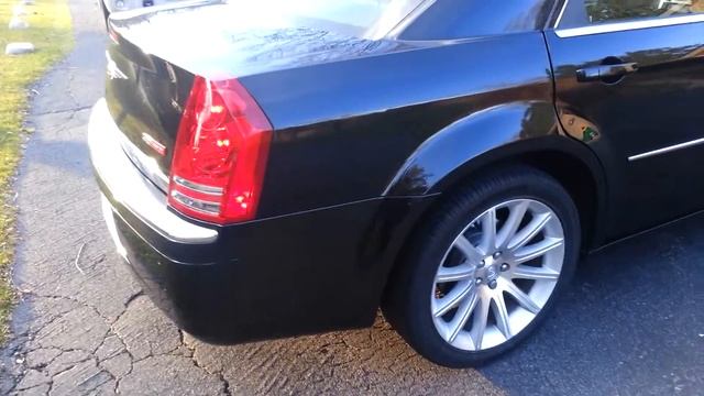 Chrysler 300C SRT Design Brilliant Black Crystal Pearl Coat смотреть онлайн