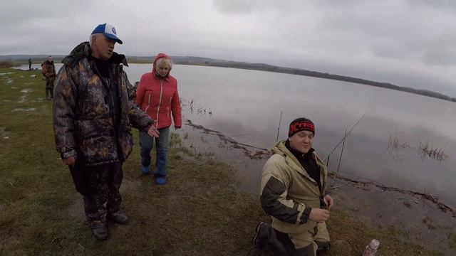 Самые юные участники соревнований! Сектор 2. Егор Рычков. Сектор 6. Сергей Кочетов. /озеро Ильмень/ смотреть онлайн