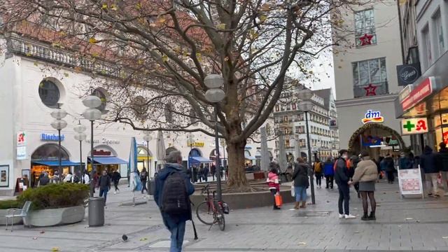 Мюнхен. Гуляем по центральной шоппинг улице к центральной елке смотреть онлайн