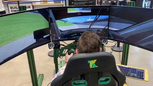 Micro Center | Tony Kanaan Racing Simulator смотреть онлайн