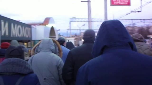 Выход к метро "Площадь Ильича" с электричек в час-пик смотреть онлайн