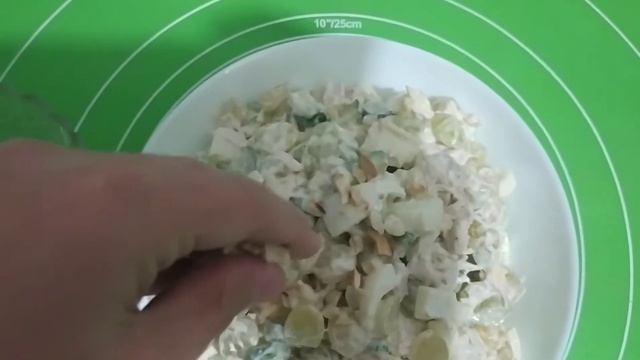 Салат "Марго" с виноградом и курицей. смотреть онлайн