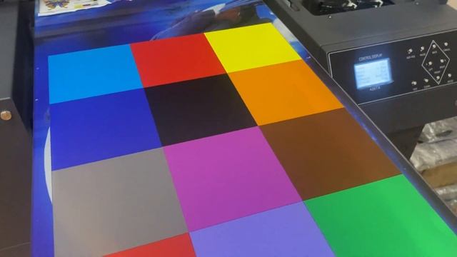 УФ принтер FS-4060uv с печатающими головками Xaar 1201 печать смесевых плашек на стекле смотреть онлайн