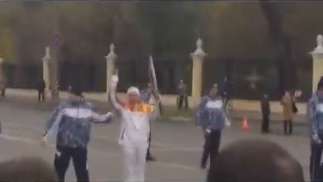 Олимпийский огонь погас 4 РАЗА за сутки смотреть онлайн