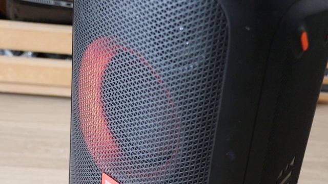JBL Partybox 100 Hard Bass Test Indoor смотреть онлайн