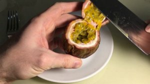 МАРАКУЙЯ КАК ПРАВИЛЬНО ЕСТЬ #маракуйя #фрукты #экзотика