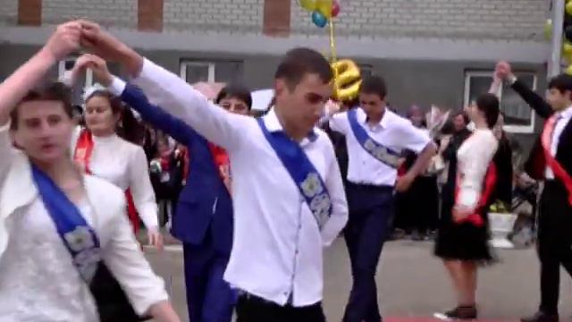 Последний звонок. СОШ №8.С. Римгорка. Малокарачаевский район. смотреть онлайн