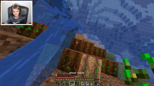 WE HAVE BUILT AN AMAZING CAVE HOUSE in OUR MINECRAFT REALM смотреть онлайн