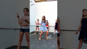 Танец под Пикачу