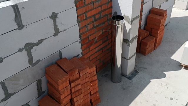 Жарко +24 ,кладём кирпич , подготавливаем уголки на оконные проемы. смотреть онлайн