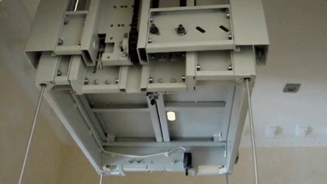 Телескопический подъемник в доме смотреть онлайн