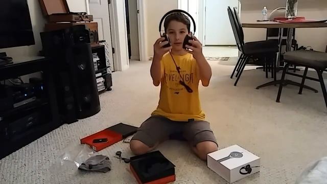 Unboxing Beats EP Headphones смотреть онлайн