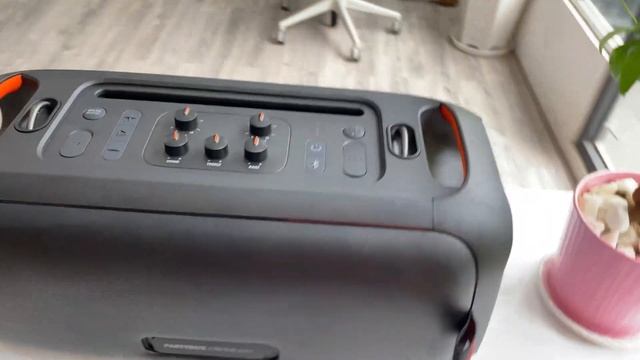 Trên tay JBL PartyBox On-The-Go, loa karaoke 100W смотреть онлайн