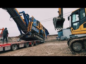 Загрузка в карьере, перевозка негабаритной дробилки #дальнобой #негабарит