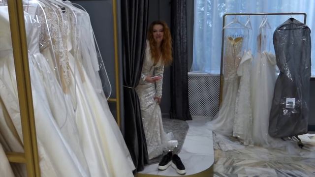 ВЫБИРАЕМ СВАДЕБНЫЕ ПЛАТЬЯ | KURAGA смотреть онлайн