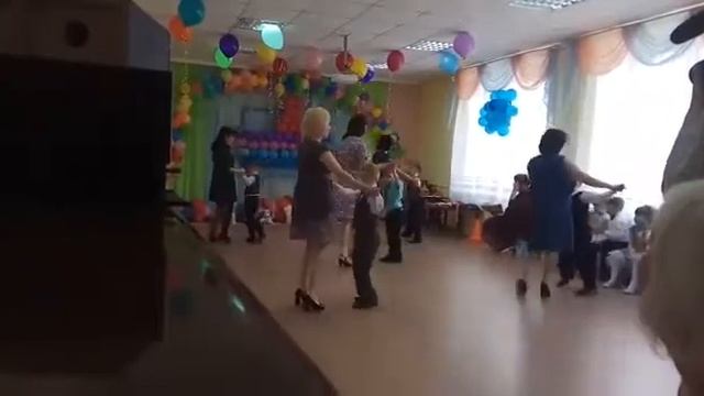 Танец сыновей с МАМАМИ!!! смотреть онлайн