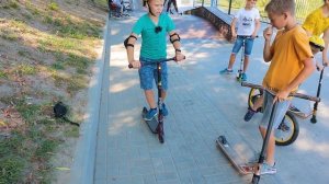 ТОП 11 Трюков в Скейт Парке ! Крутые Трюки на Трюковом Самокате для Новичков