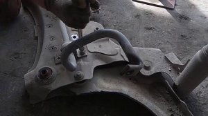Снять подрамник и замена втулок стабилизатора на Рено Меган