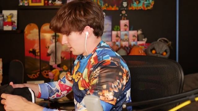 We bought the WORST Roblox merch... смотреть онлайн