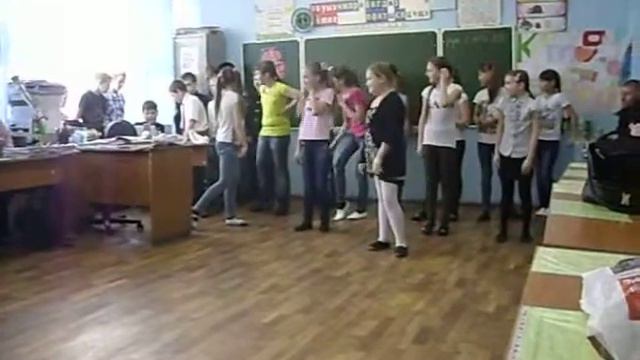 Дети так поздравили мам и классных учителей с 8 марта! смотреть онлайн