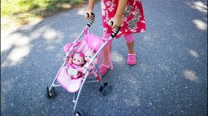 НА ПРОГУЛКЕ С МАМОЙ #Куклы Пупсики Катаем в Коляске Детский Парк Игрушки для детей