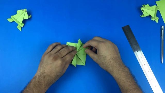 How to make a paper frog that jumps Origami jumping frog Easy tutorial смотреть онлайн