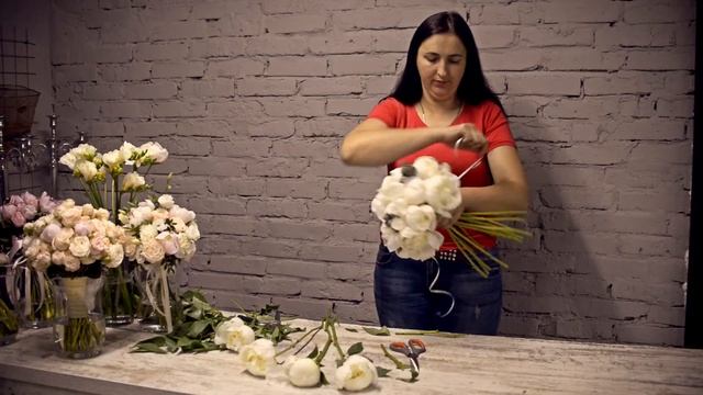Створення букета нареченої з півоній смотреть онлайн